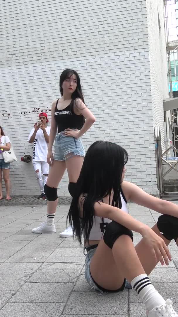 언타이틀드 Untitled ( Dance Team) 홍대거리 Busking _ 주인공 _ 08.05.2018