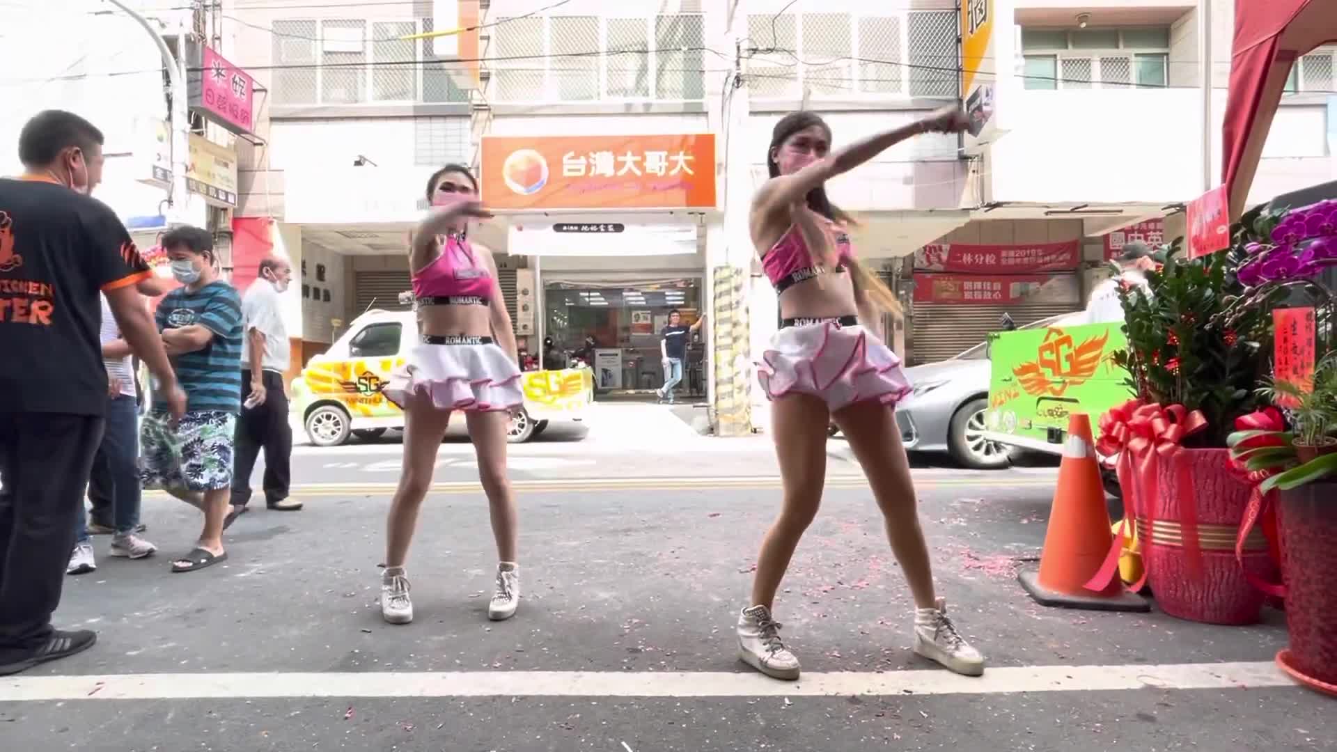 彰化炸雞大師二林店開幕誌慶（SG辣妹小巴）跳跳糖PopCandy-格格.柔柔舞蹈表演熱舞6